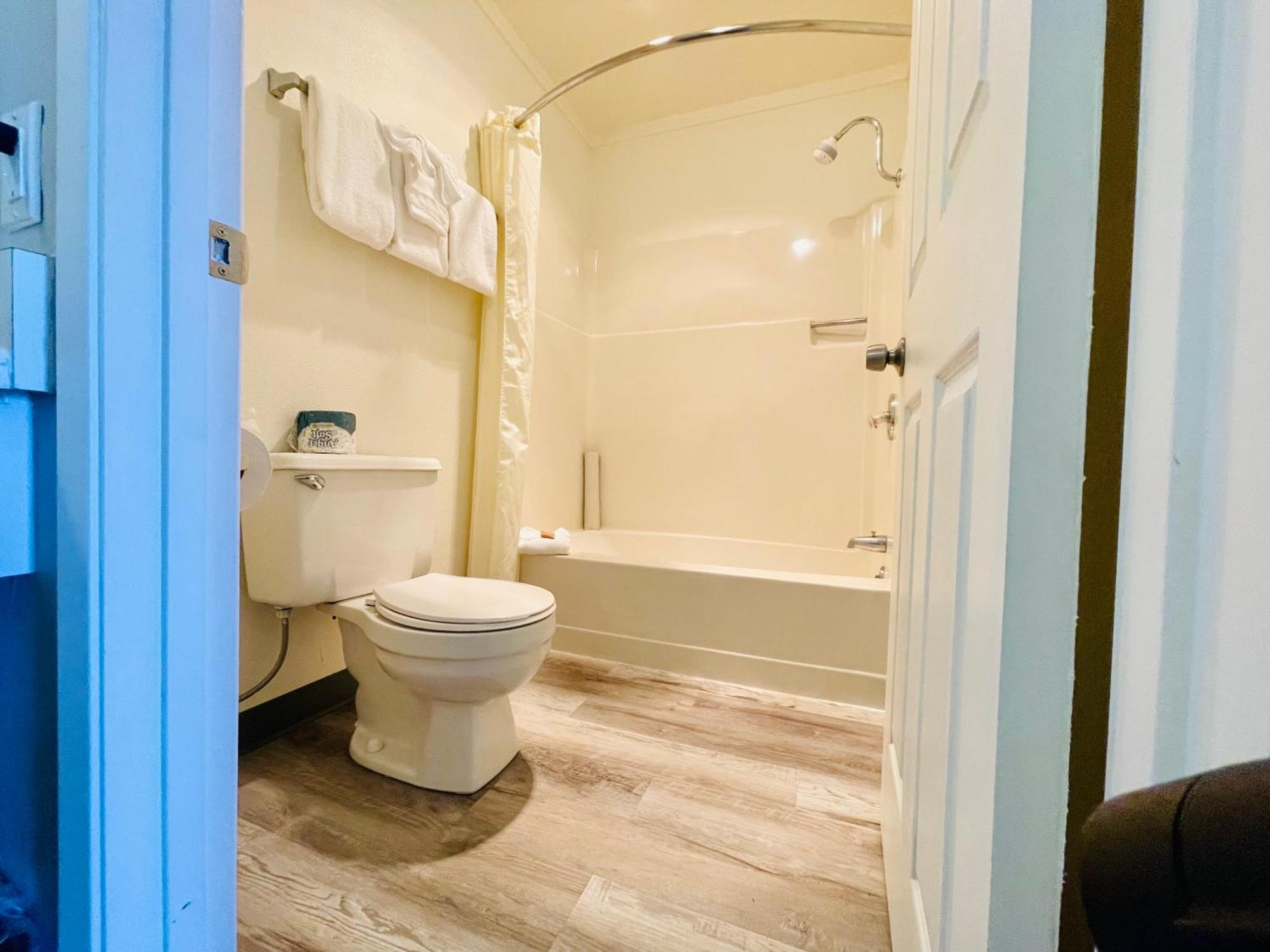 Queen Room,1542391441:JPEG